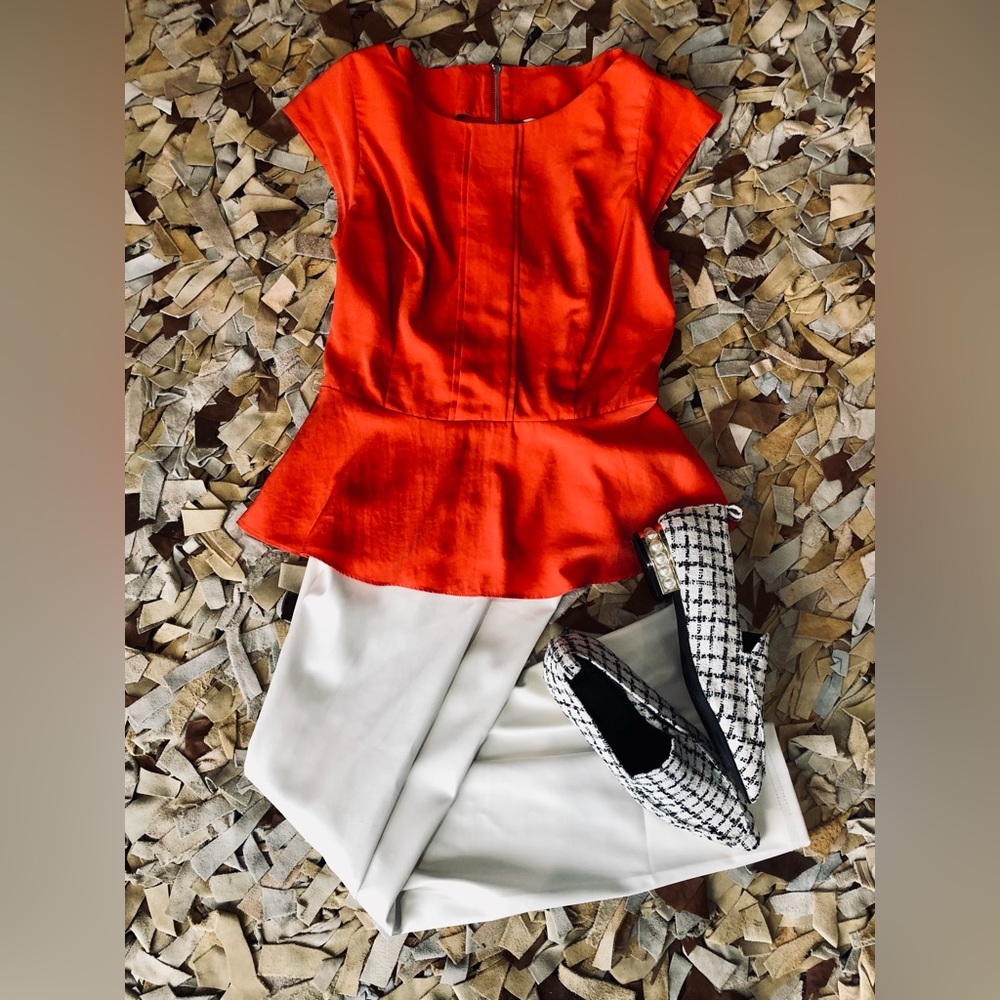 ZOA NEW YORK Pleated Sleeveless Zip Back Peplum Top XS in Chili